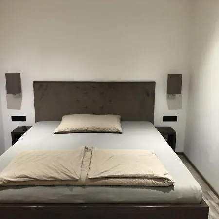 Alpen Andi Apartman *